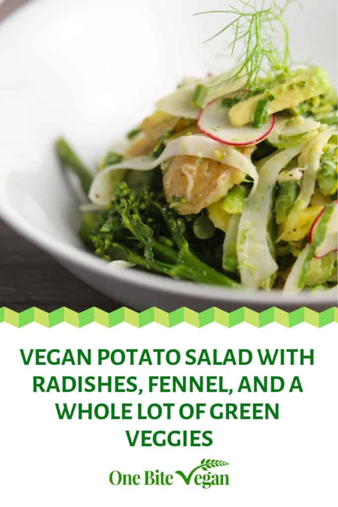 纯素土豆沙拉配萝卜，茴香和许多绿色蔬菜，一口一口素食为您服务